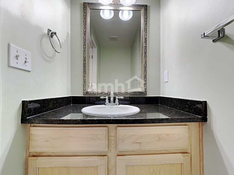 Building Photo - 3417 S Spruce View Ln