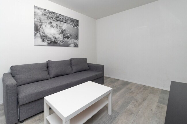 Building Photo - 337 E 94th St