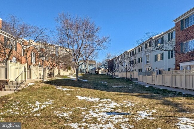 Building Photo - 1407 N Van Dorn St