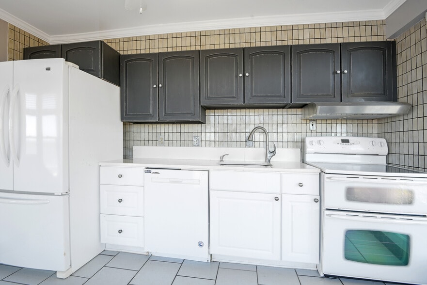 kitchen overlooks Bay - 1301 Rogers Rd