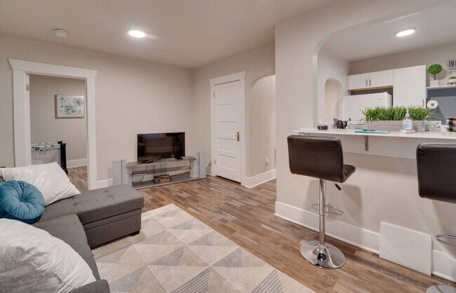 Building Photo - The Garland Suites (Furnished)