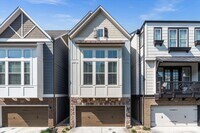 Building Photo - 1024 Moorewood Ln S E