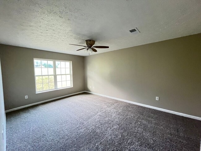 Building Photo - 2 Bedroom 2 Bath Single Family home