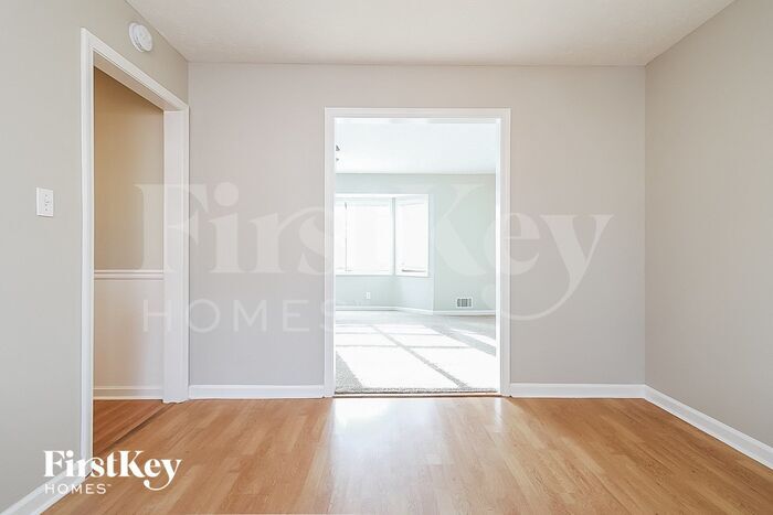 Building Photo - 2047 Lake Ridge Terrace