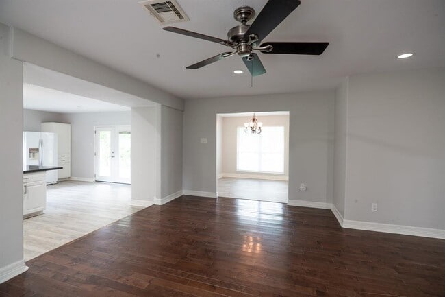 Building Photo - 12015 Cottonwood Ln