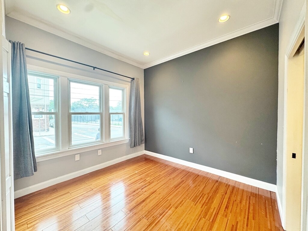 Building Photo - 498 Sumner St