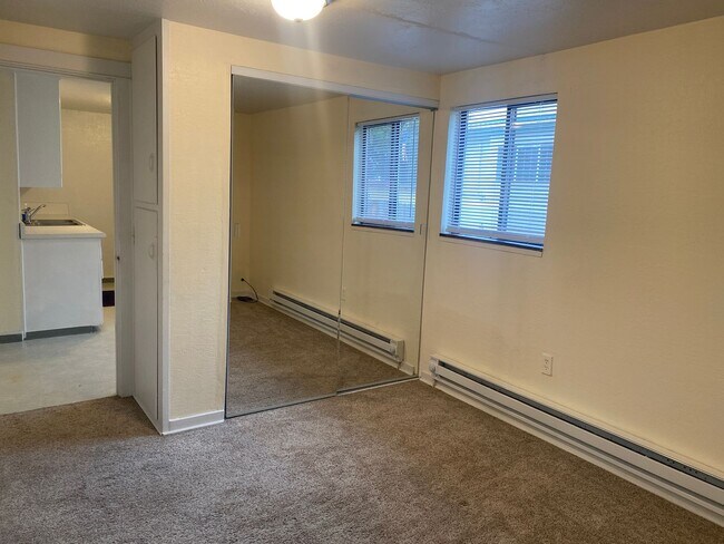 Building Photo - 523- 525  Markeson St