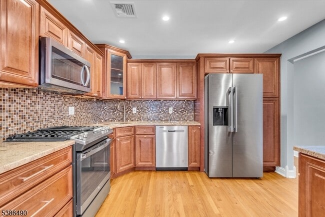 Building Photo - 7 Leahy Ct