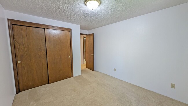 Building Photo - One level home with lots of character in H...