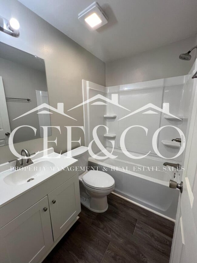 Building Photo - Adorably renovated 4 bedroom 2 bathroom home now available