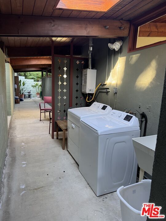 Building Photo - 2731 N Beverly Glen Blvd