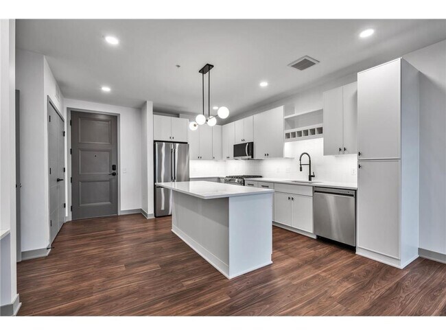 Building Photo - 640 Wisconsin Ave N