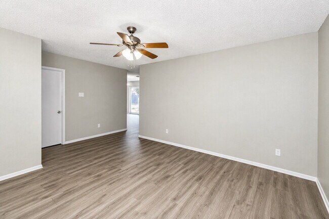 Building Photo - "Charming 3-Bedroom Home with 2 Full Baths in Lubbock – Your Perfect 1,380 Sq. Ft. Retreat!"