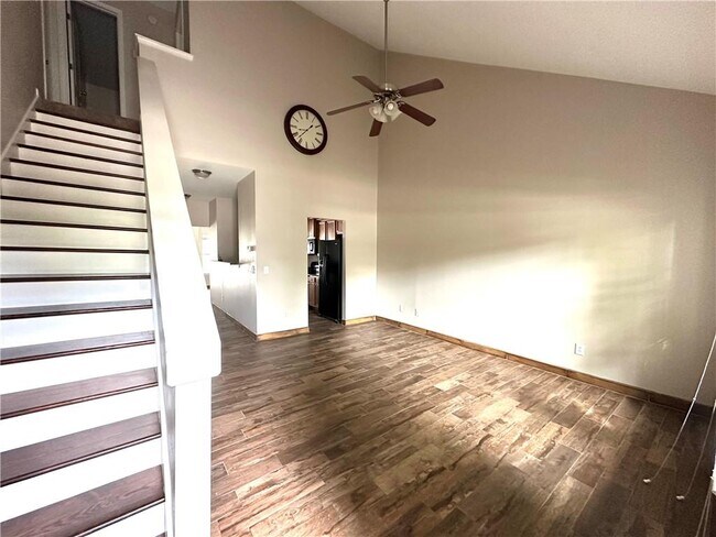Building Photo - 140 Oakmont Dr