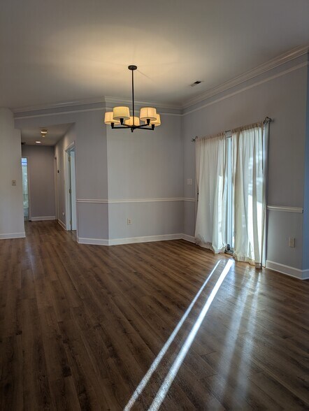 Building Photo - 810 Mill Creek Ln