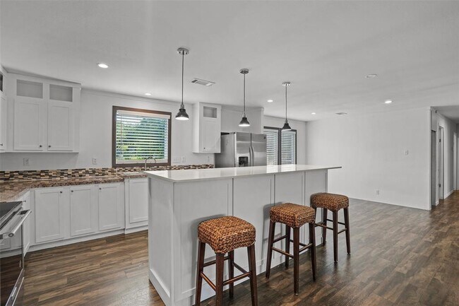Building Photo - 111 Little Lp