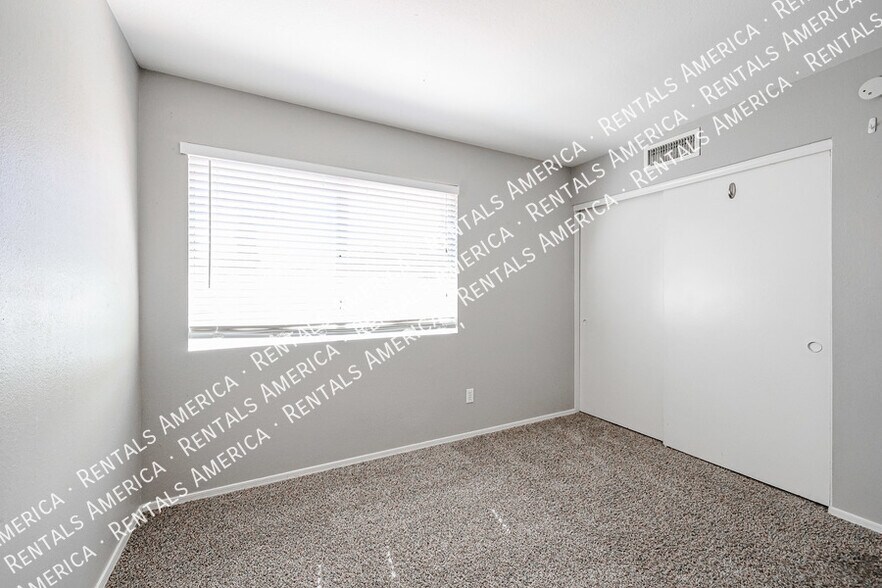 Building Photo - 2361 W Myrtle Dr