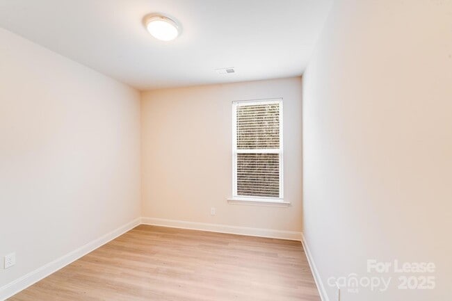 Building Photo - 645 Brookwood St