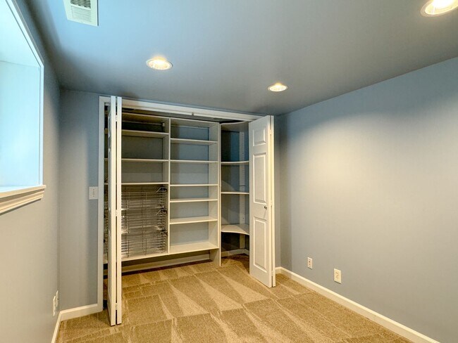 Building Photo - 356 N 77th St