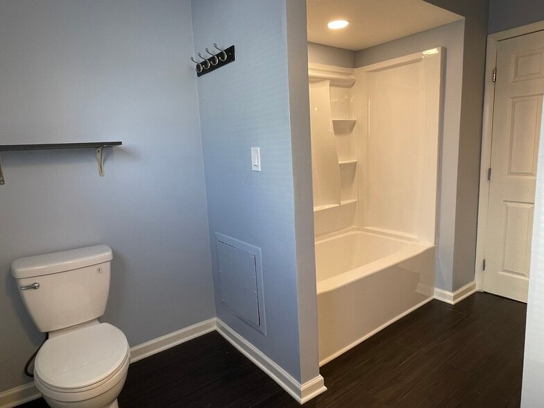 Building Photo - 2450 Gerald Ave