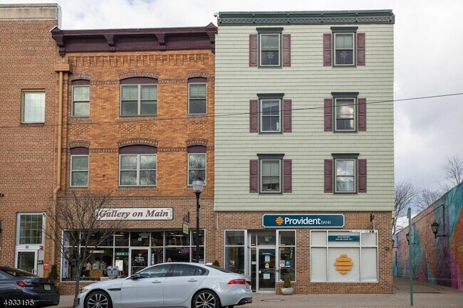 Building Photo - 28 W Main St