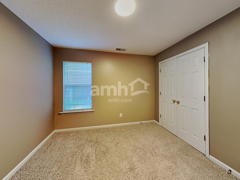 Building Photo - 5557 Mary Ln