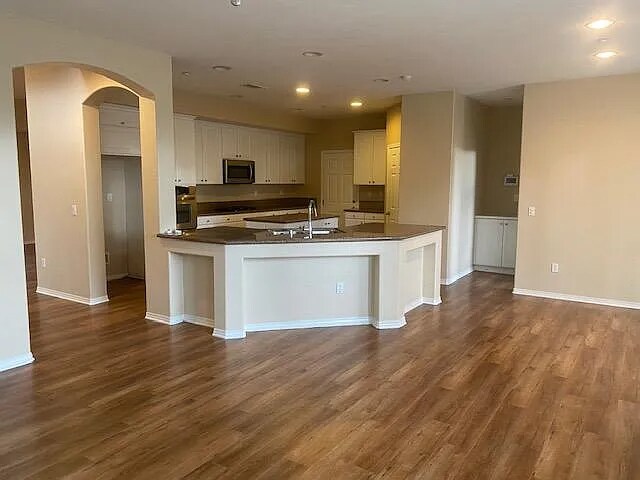 Building Photo - 375 Deodar St