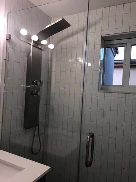 Building Photo - 52 E 17th St