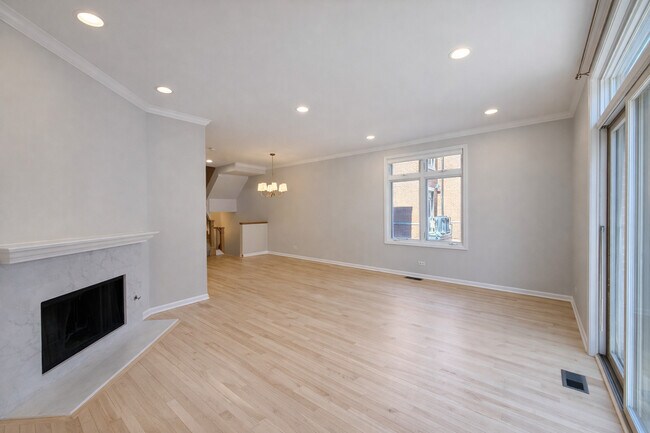 Building Photo - 1351 W Altgeld St