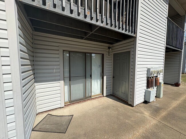 Building Photo - 5925 Labonte Dr
