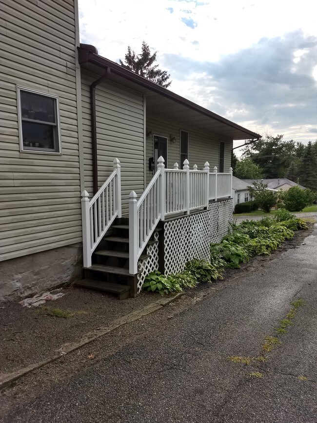 Primary Photo - 111 N Cherry St
