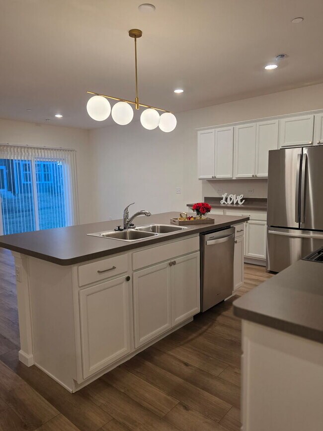 Building Photo - 5933 Hawkweed Dr