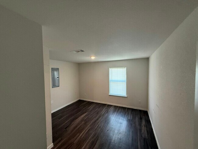 Building Photo - 5509 Nielan St