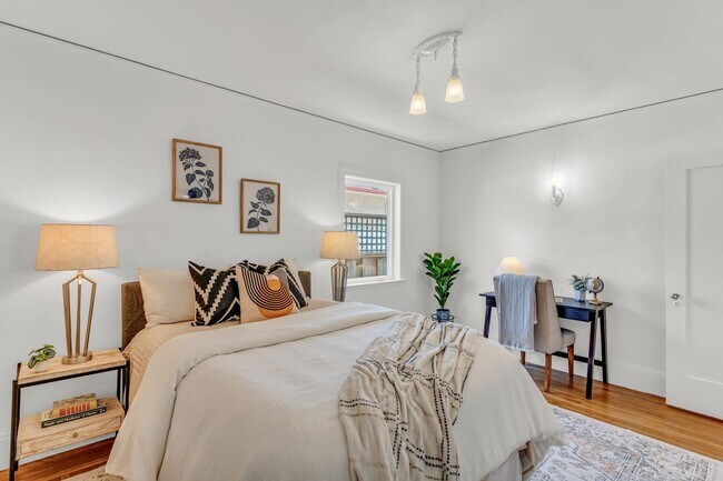 Building Photo - Charming Updated Oakland Home for Lease