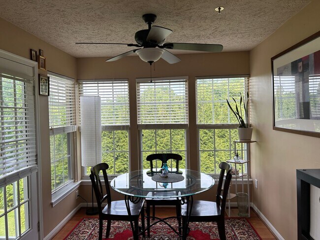 Building Photo - Charming Top-Floor Condo in Laurel Lakes –...