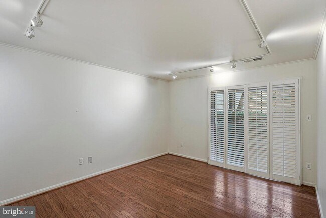 Building Photo - 2237 Lovedale Ln