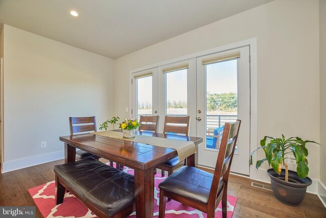 Building Photo - 20055 Old Line Terrace