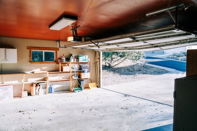 Building Photo - SMALL DOG FRIENDLY!!!  Meadow Street House