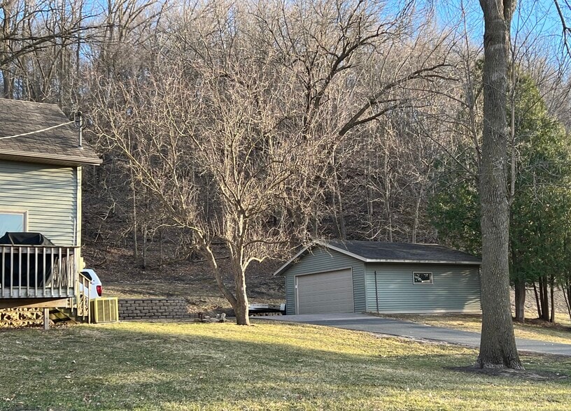 Unattached double garage - 340 Chapman Rd