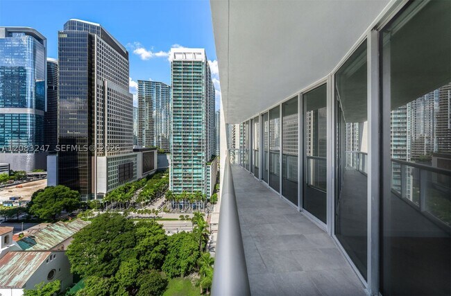 Building Photo - 495 Brickell Ave