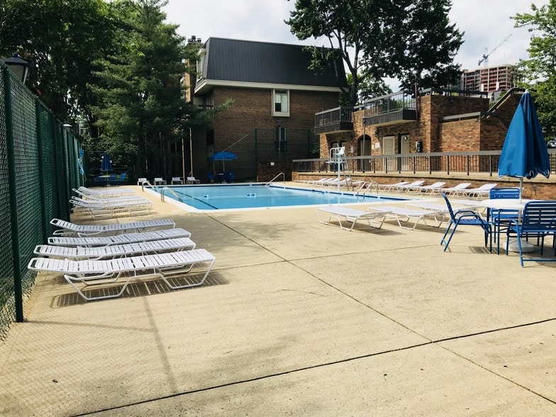 pool for residents only - 658 15th St S