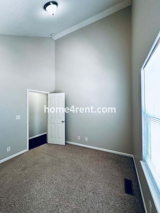 Building Photo - Spacious Four Bedroom Northland Home with a Finished Basement, 3 car garage and Fenced Yard!