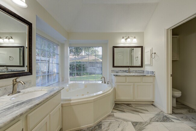 Building Photo - 1315 Crescent Pkwy Ct