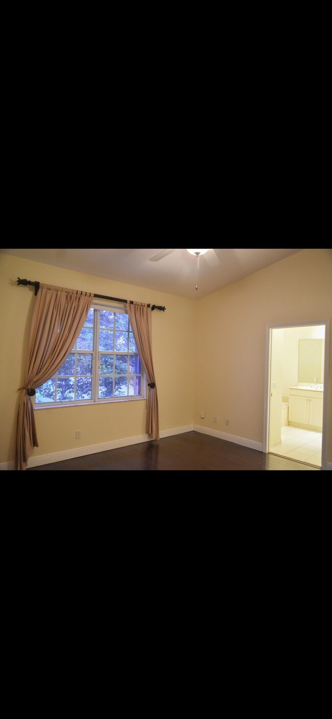 Building Photo - 3240 Fairway Cir