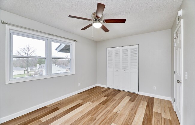 Building Photo - 2402 Savoy Dr