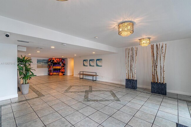 Building Photo - 2821 N Miami Beach Blvd