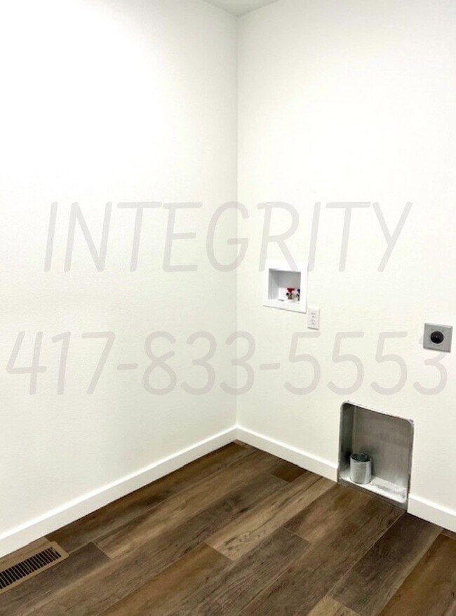 Building Photo - 800 Hoffman Hills Blvd