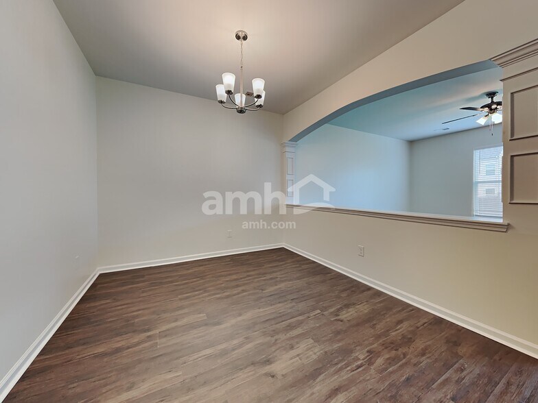 Building Photo - 136 Weeping Cypress Dr