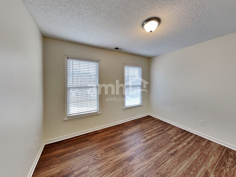 Building Photo - 170 Steeple Chase Trail