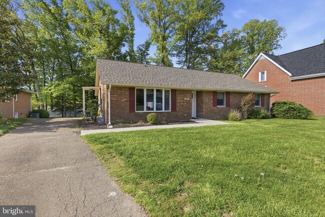Building Photo - 638 Westwood Dr